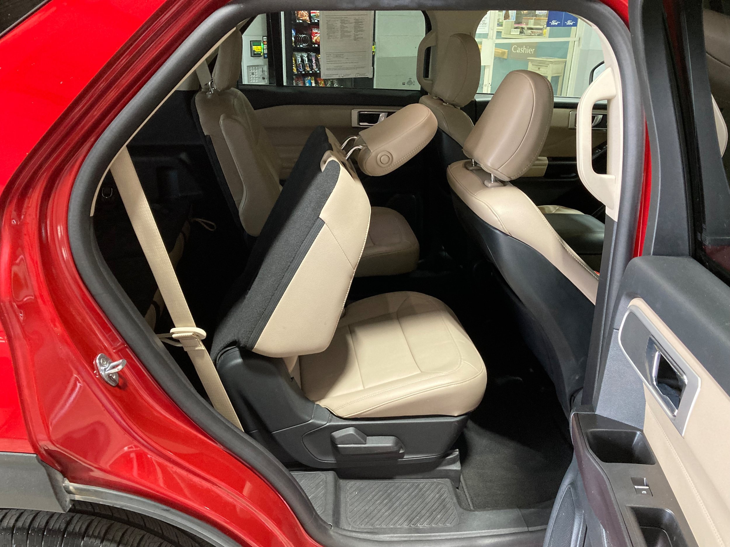 Used 2020 Ford Explorer XLT w/ Equipment Group 202A AWD/4WD image 9