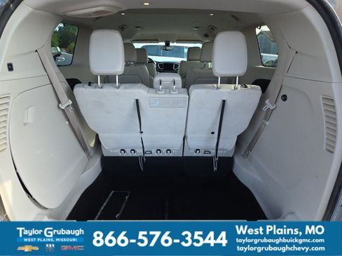 Used 2017 Chrysler Pacifica Touring-L w/ Tire & Wheel Group FWD image 15