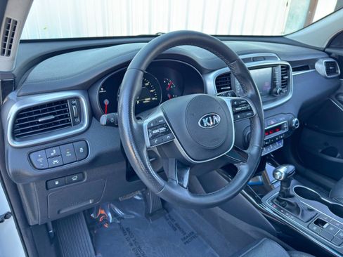 Used 2019 Kia Sorento SX w/ SX Touring Package image 14