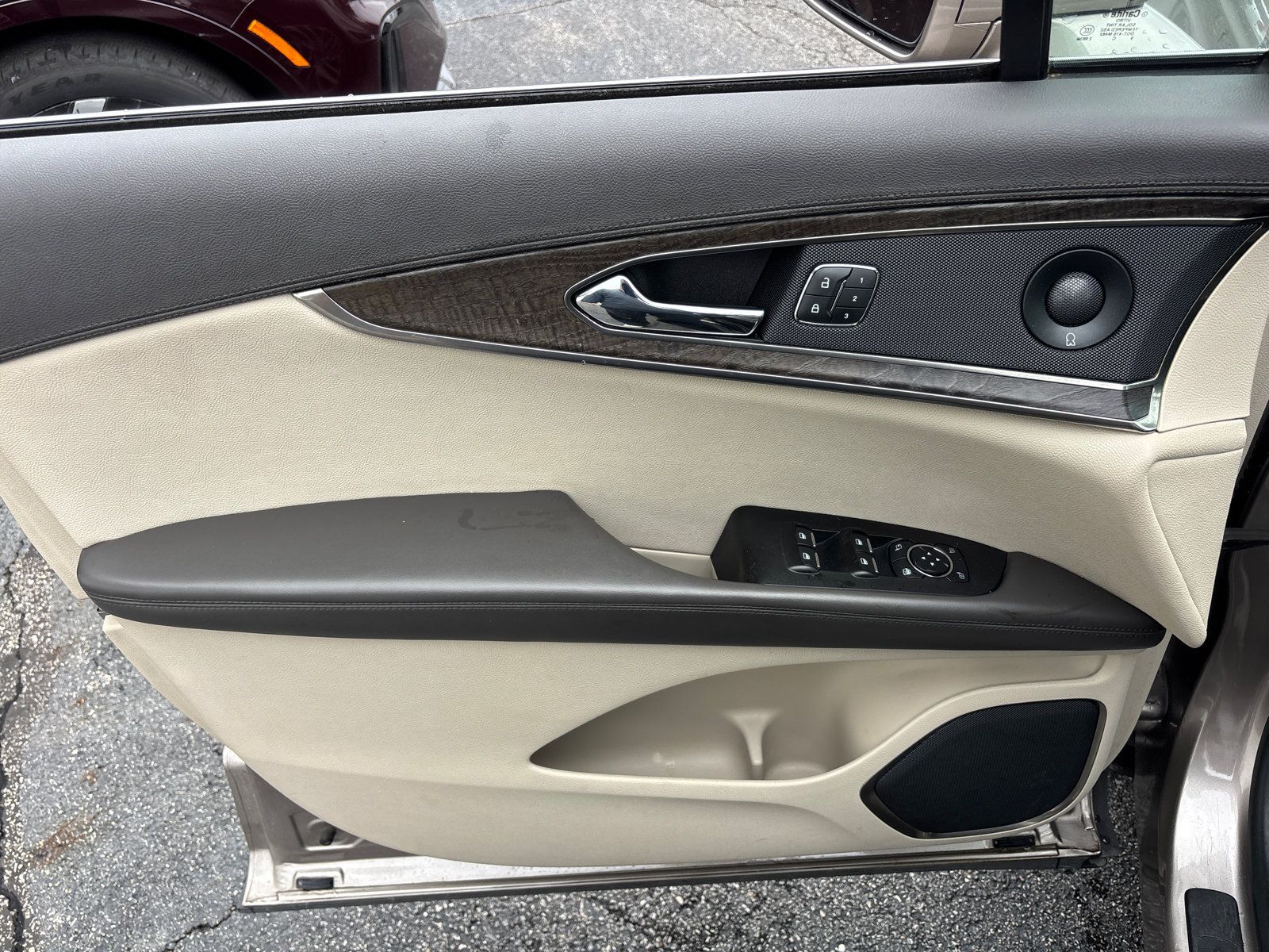Used 2019 Lincoln Nautilus Reserve AWD/4WD image 11