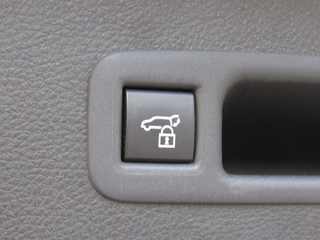 Used 2025 Toyota Sienna XSE AWD/4WD image 25