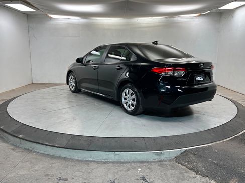 Used 2025 Toyota Corolla LE image 3
