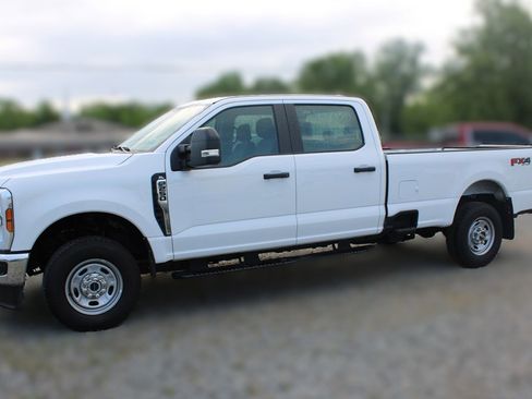 Used 2024 Ford F250 XL w/ XL Chrome Package AWD/4WD image 2