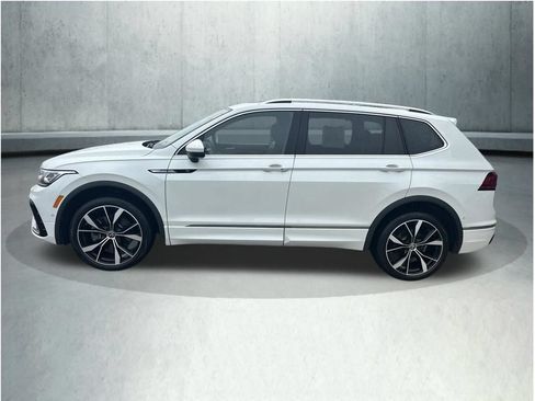 Used 2023 Volkswagen Tiguan SEL R-Line AWD/4WD image 2
