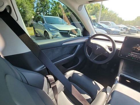 Used 2023 Tesla Model Y Long Range AWD/4WD image 7