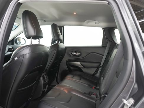 Used 2021 Jeep Cherokee Latitude Lux AWD/4WD image 17