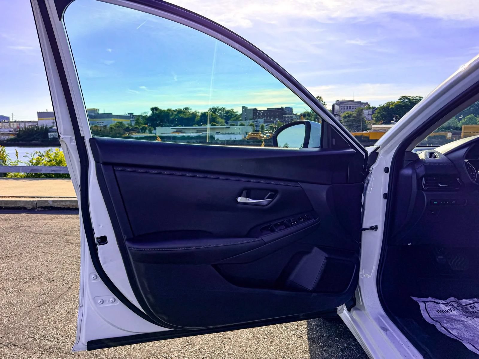 Used 2023 Nissan Sentra SV FWD image 9