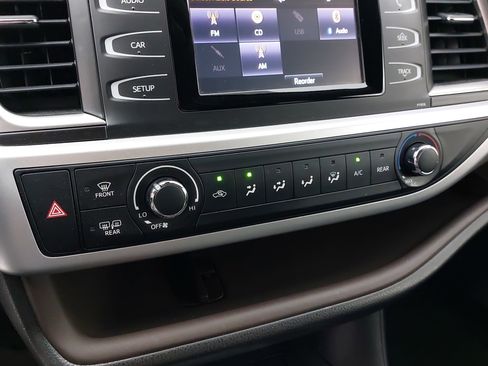 Used 2019 Toyota Highlander LE FWD image 22