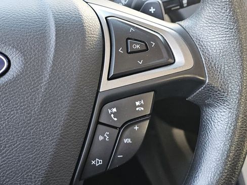 Used 2019 Ford Fusion SE image 18