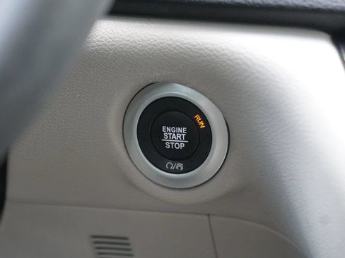 Used 2024 Chrysler Pacifica Touring-L FWD image 21