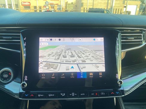 Used 2022 Jeep Wagoneer Series II AWD/4WD image 36