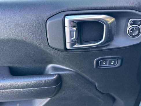 Used 2024 Jeep Wrangler Unlimited Rubicon image 12