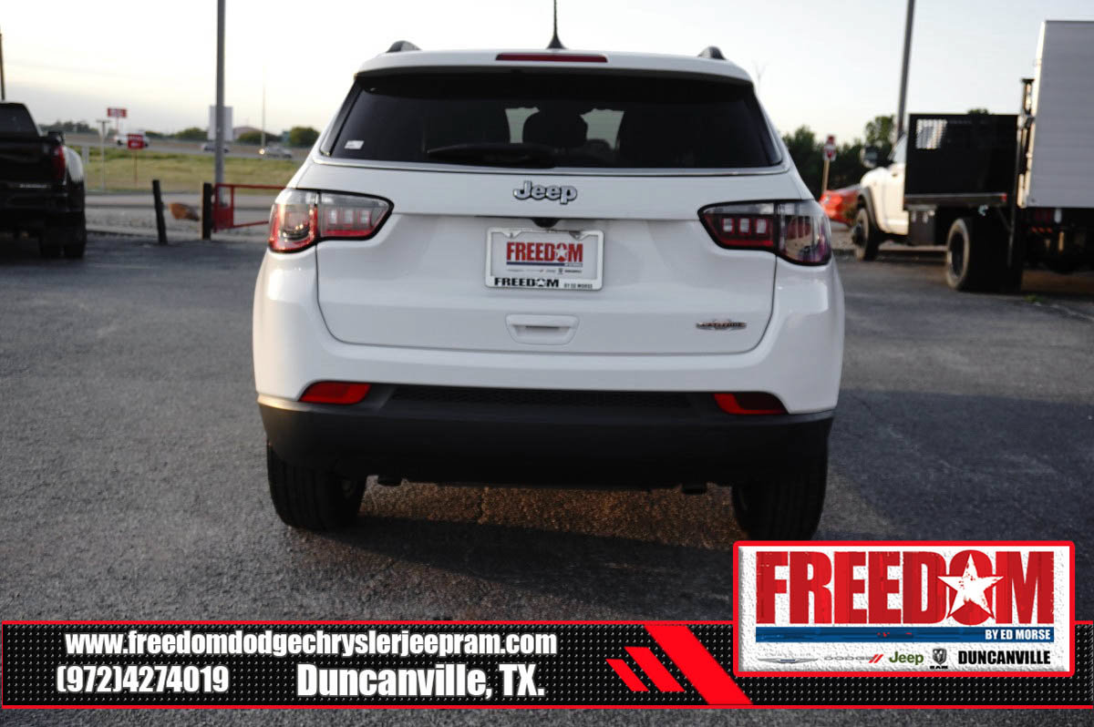 Used 2024 Jeep Compass Latitude AWD/4WD image 4