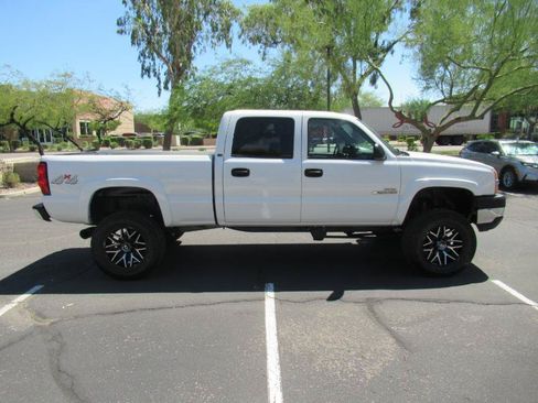 Used 2004 Chevrolet Silverado 2500 LS w/ Heavy-Duty Power Package AWD/4WD image 5