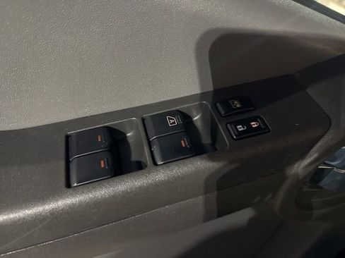 Used 2014 Nissan Xterra S image 9