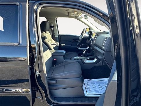 Used 2022 Nissan Frontier SV image 15