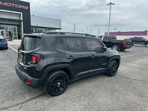Used 2021 Jeep Renegade Latitude FWD image 8