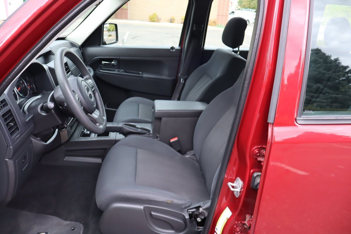 Used 2012 Jeep Liberty Sport w/ Driver Convenience Group AWD/4WD image 21