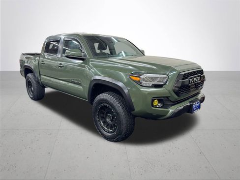 Used 2021 Toyota Tacoma TRD Off-Road AWD/4WD image 10