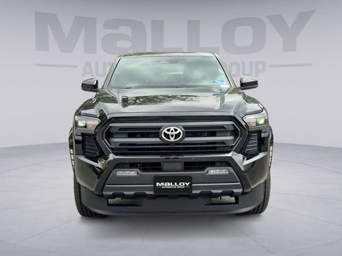 Used 2025 Toyota Tacoma SR5 AWD/4WD image 8