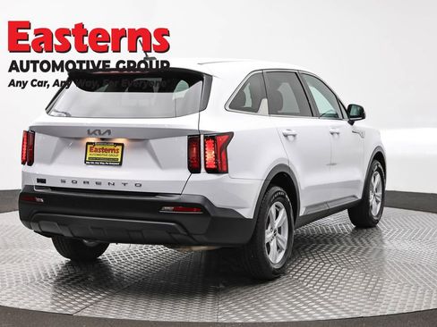 Used 2022 Kia Sorento LX FWD image 5