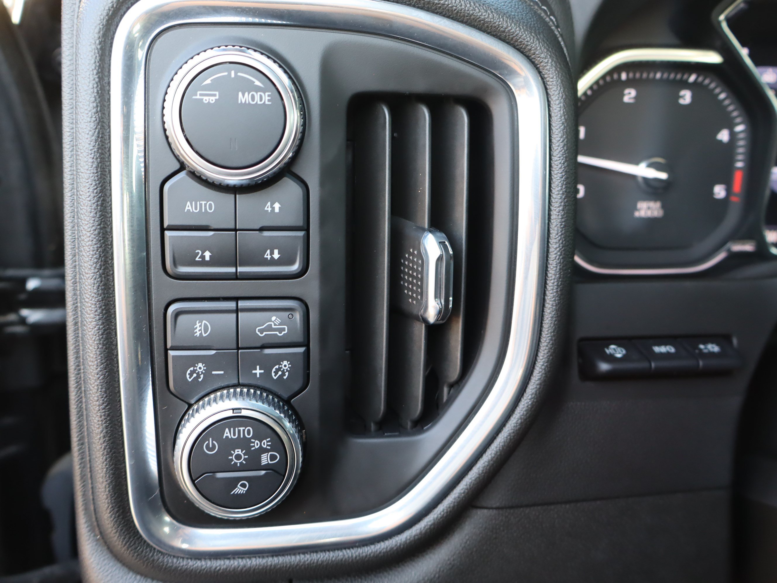 Used 2023 GMC Sierra 2500 Denali w/ Denali Black Diamond Edition AWD/4WD image 25