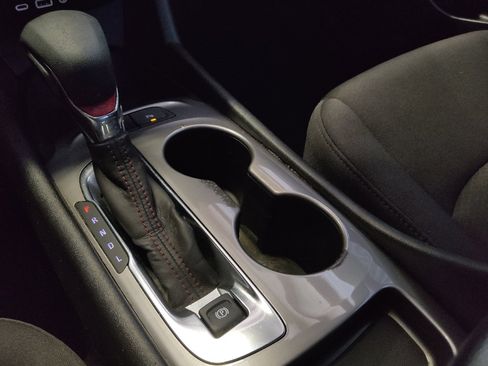 Used 2025 Chevrolet Malibu RS FWD image 26