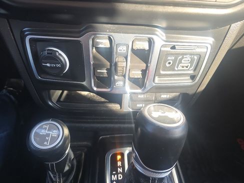 Used 2022 Jeep Wrangler Unlimited Sahara w/ Cold Weather Group AWD/4WD image 34