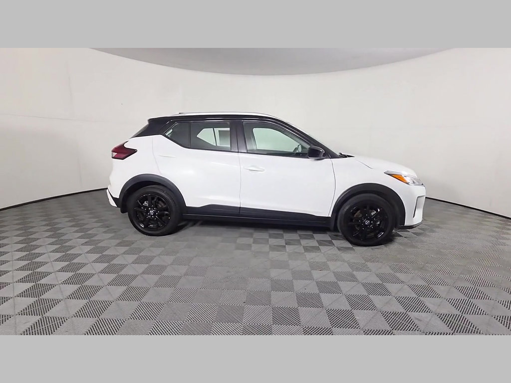 Used 2022 Nissan Kicks SV FWD image 35