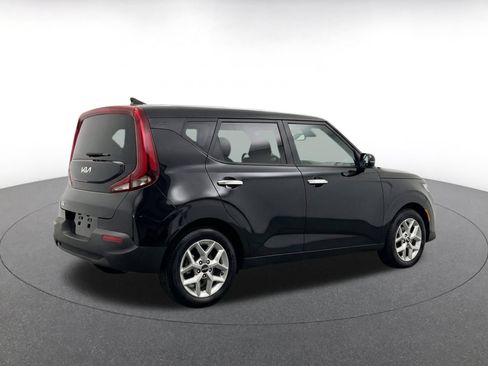 Used 2025 Kia Soul LX w/ LX Technology Package FWD image 9
