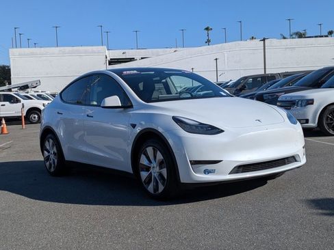 Used 2021 Tesla Model Y Long Range image 3