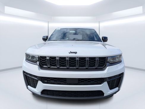 New 2026 Jeep Grand Cherokee 4WD image 8