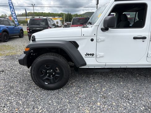 Used 2026 Jeep Wrangler Unlimited Sport AWD/4WD image 11