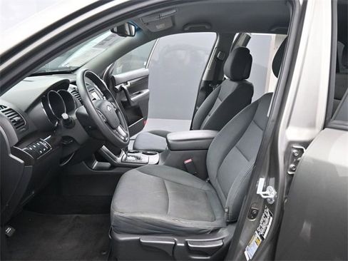 Used 2013 Kia Sorento LX w/ Convenience Pkg image 10