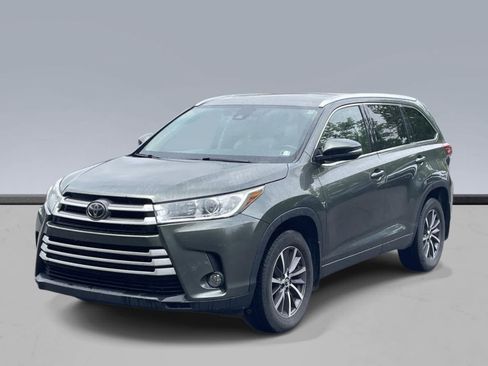 Used 2018 Toyota Highlander XLE AWD/4WD image 1