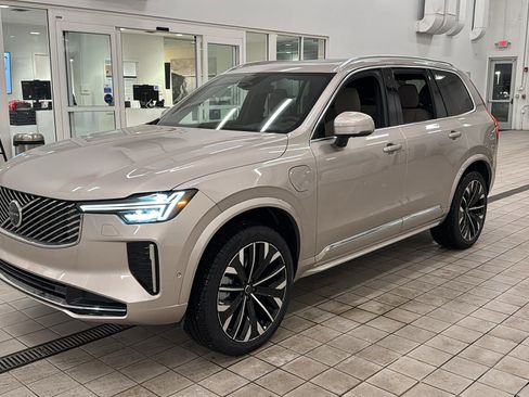 New 2026 Volvo XC90 T8 Plus w/ Protection Package Premier image 9