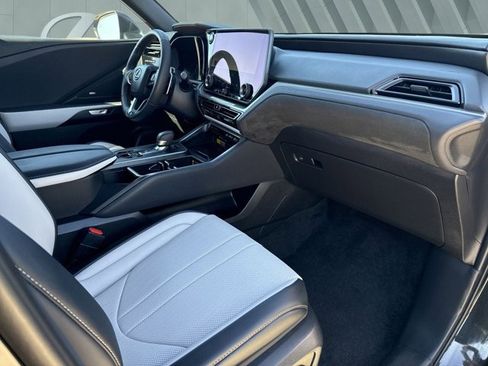 Certified 2026 Lexus TX 500h AWD w/ Technology Package image 28