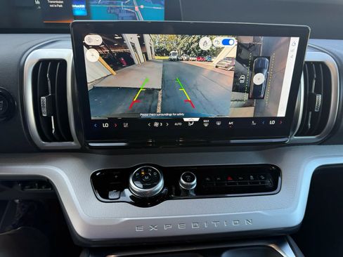 Certified 2025 Ford Expedition Active AWD/4WD image 18