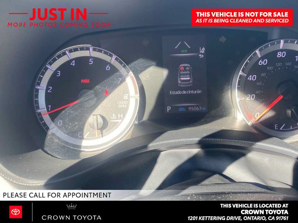 Used 2022 Toyota Highlander LE AWD/4WD image 9