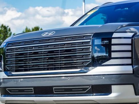 Certified 2026 Hyundai Palisade Calligraphy FWD image 2