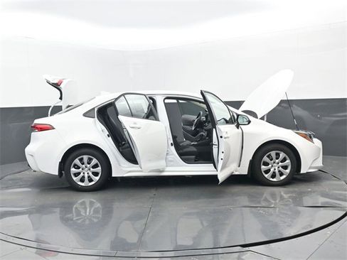 Used 2026 Toyota Corolla LE image 30