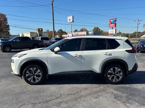 Used 2023 Nissan Rogue SV w/ SV Premium B Package image 3