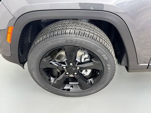 New 2025 Jeep Grand Cherokee Altitude image 34