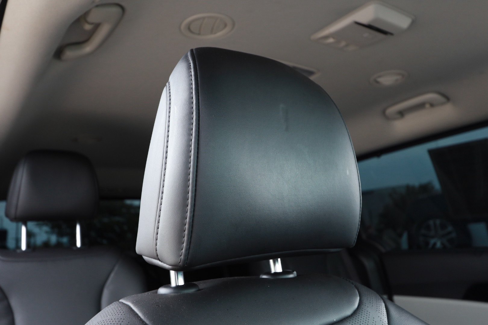 Used 2024 Kia Carnival EX FWD image 32