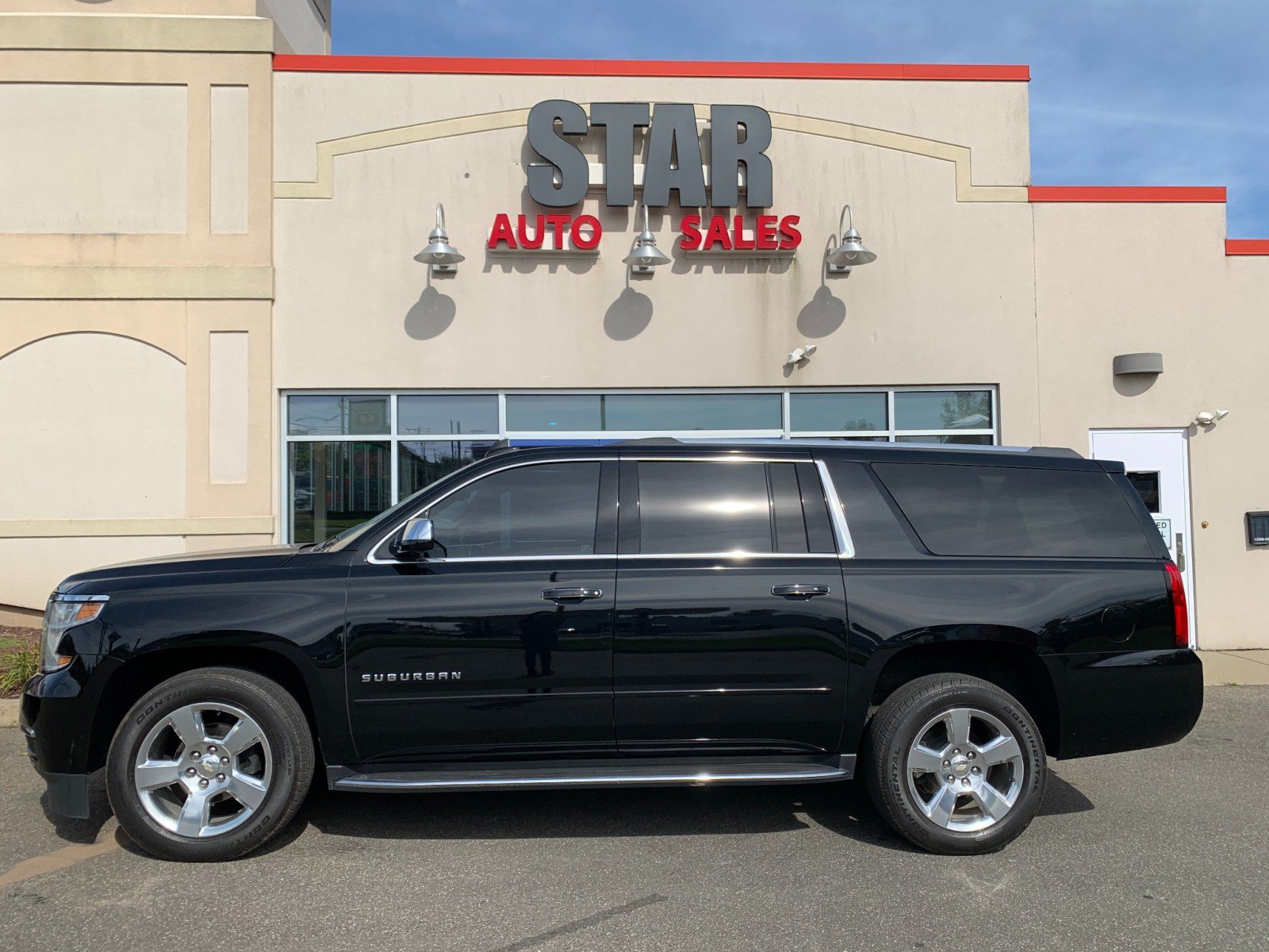 Used 2020 Chevrolet Suburban Premier w/ Max Trailering Package AWD/4WD image 4