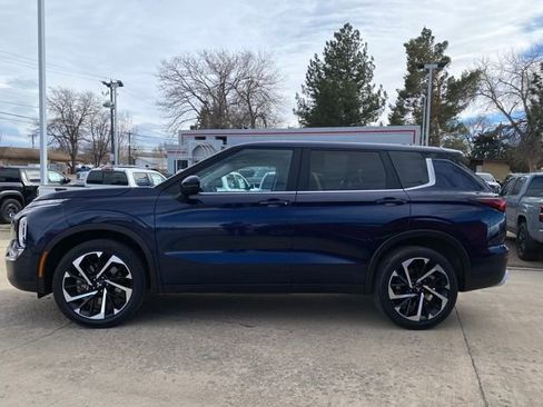 Used 2024 Mitsubishi Outlander SE image 3