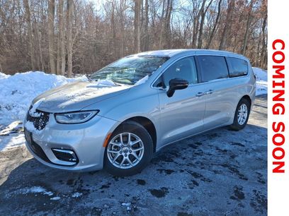 Used 2024 Chrysler Pacifica Touring-L