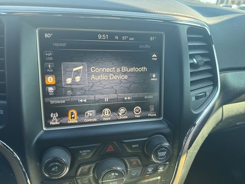 Used 2017 Jeep Grand Cherokee Laredo w/ Quick Order Package 2BE image 18