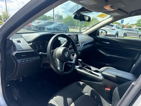 Used 2024 Nissan Altima 2.5 SV FWD image 9