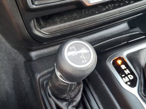 Used 2023 Jeep Wrangler Unlimited w/ Sun & Screen Package AWD/4WD image 28